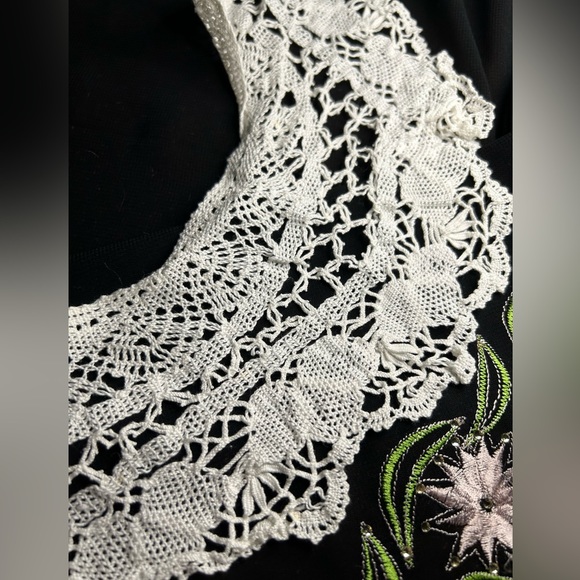 ANNIE VTG Crocheted Attachable pin on Collar. Clean, no stains. - Picture 4 of 7